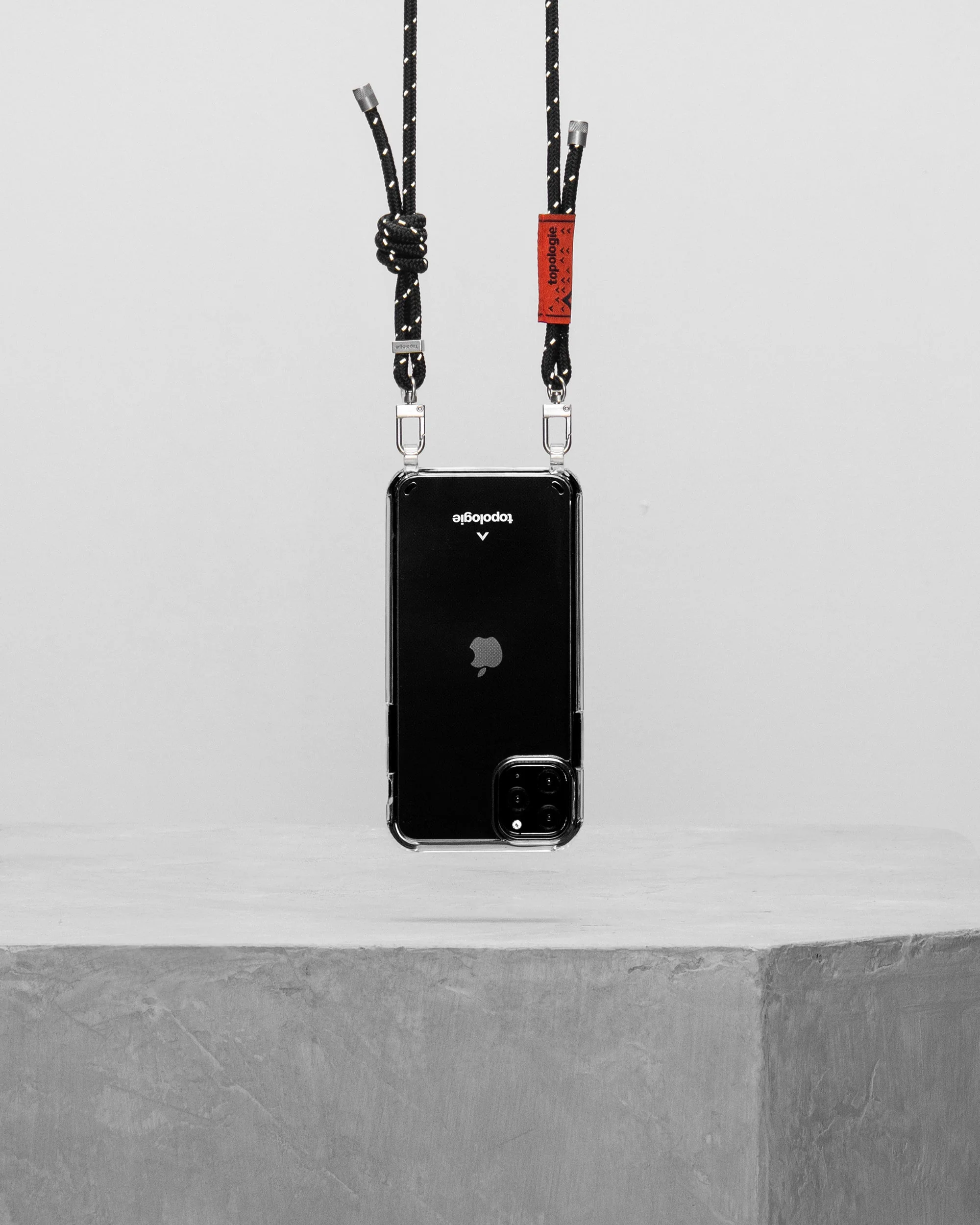 1437-verdon-phone-case-clear-6-0mm-rope-black-reflective-12.webp Verdon Phone Case / Clear / 6.0mm Rope / Black Reflective