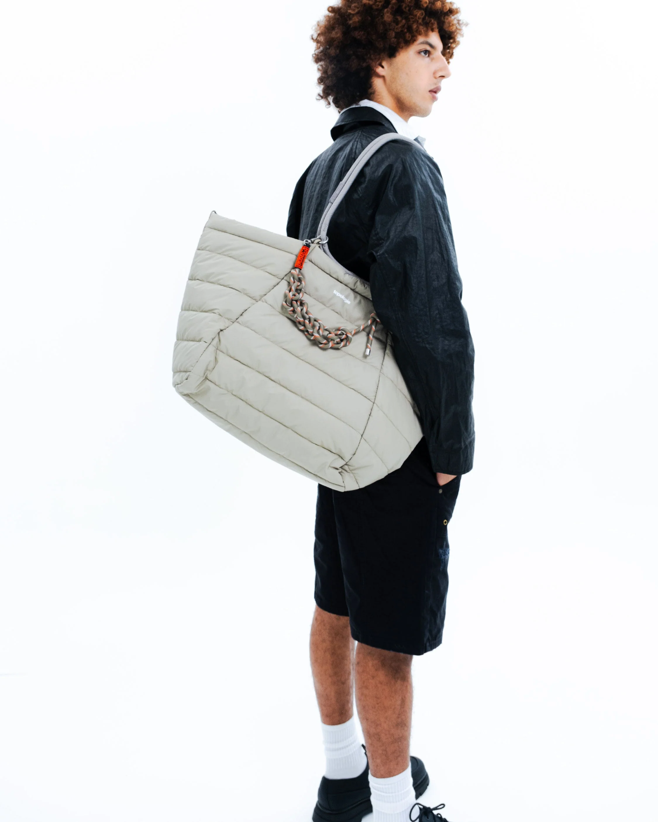 1563-marche-tote-large-taupe-puffer-10mm-rope-loop-black-reflective-10.webp Marche Tote Large / Taupe (Puffer) / 10mm Rope Loop / Black Reflective
