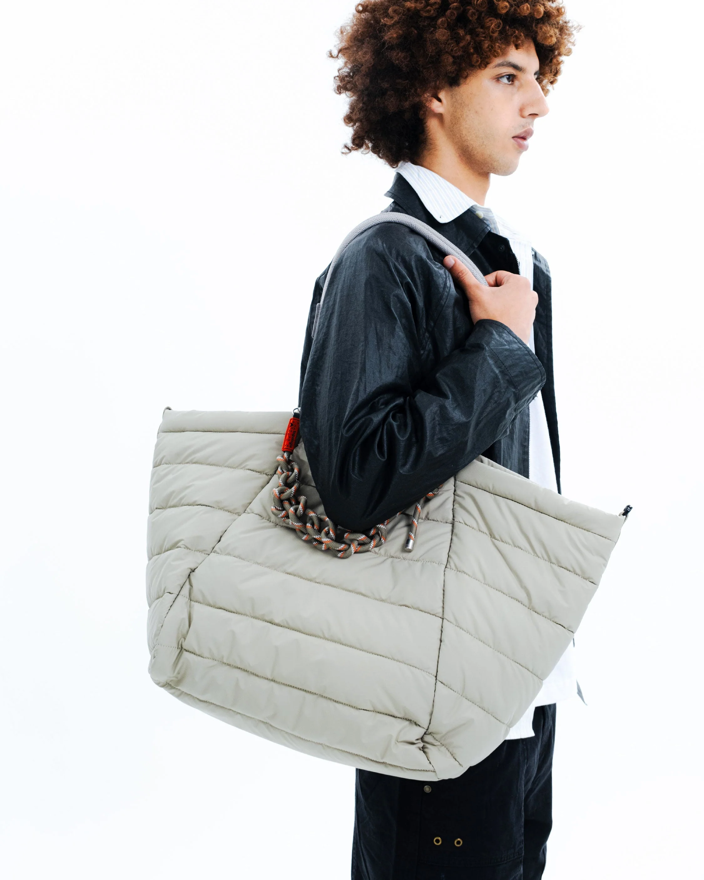 1563-marche-tote-large-taupe-puffer-10mm-rope-loop-black-reflective-12.webp Marche Tote Large / Taupe (Puffer) / 10mm Rope Loop / Black Reflective