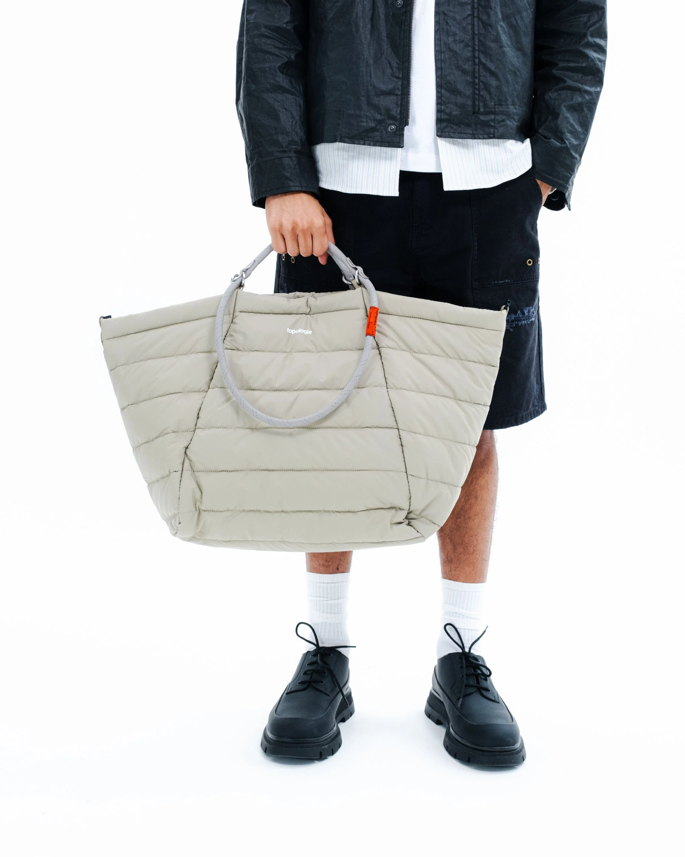 1563-marche-tote-large-taupe-puffer-10mm-rope-loop-black-reflective-13.webp Marche Tote Large / Taupe (Puffer) / 10mm Rope Loop / Black Reflective
