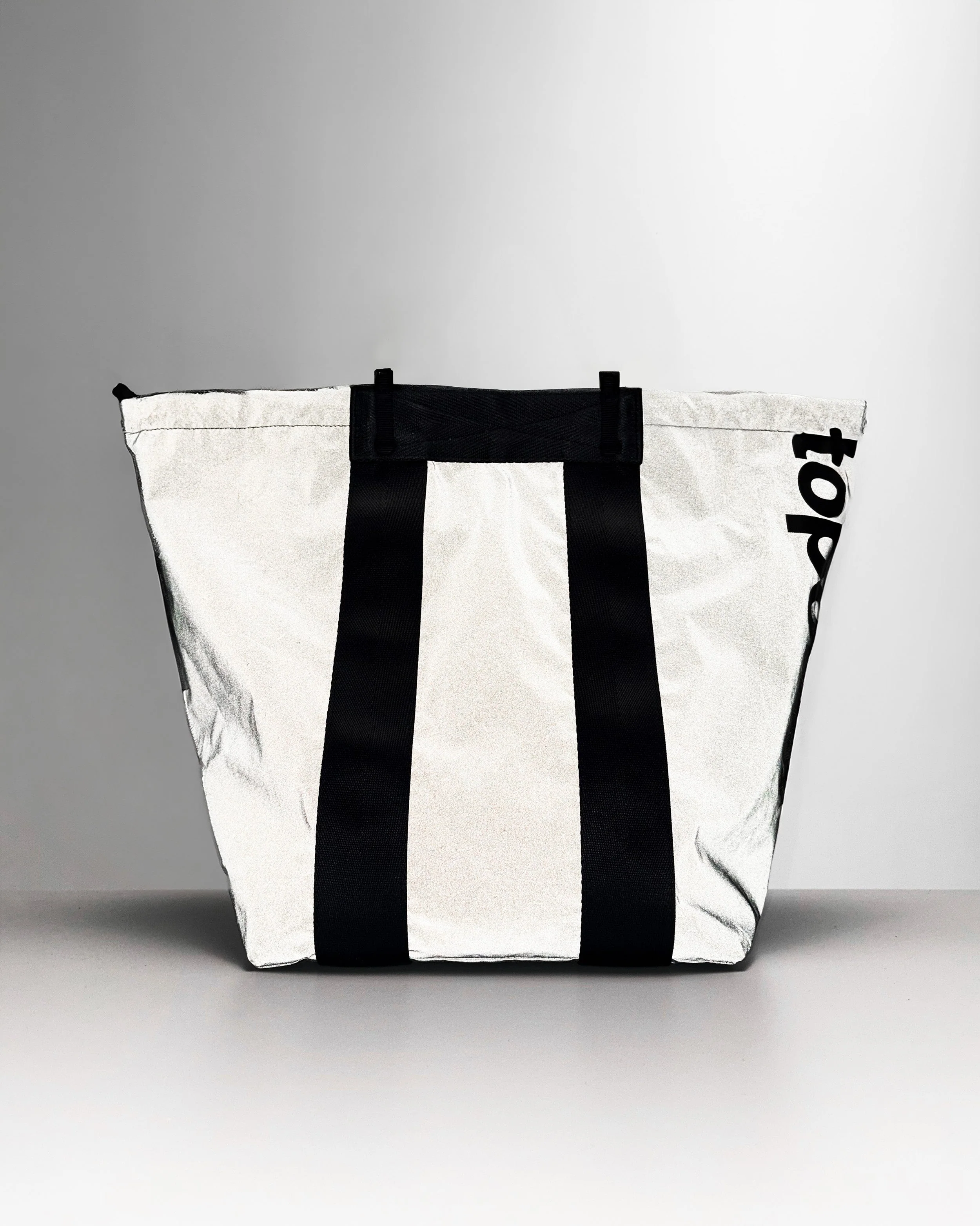 402-summit-tote-medium-20.webp Summit Tote Medium